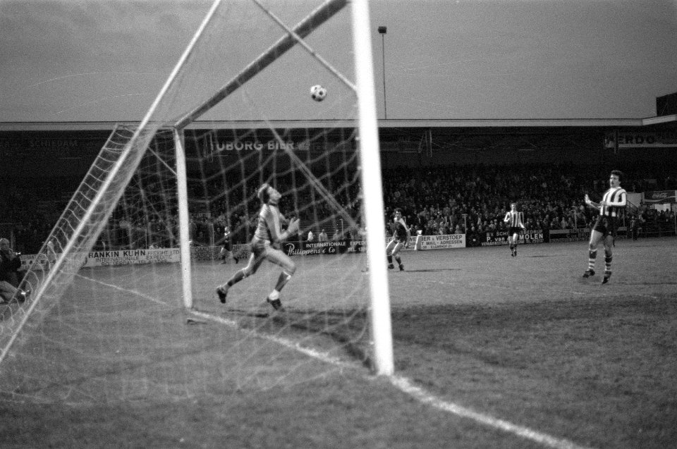 Sparta tegen FC Amsterdam 0-1, Wetzel scoort langs keeper Doesburg, Bestanddeelnr 929-1394