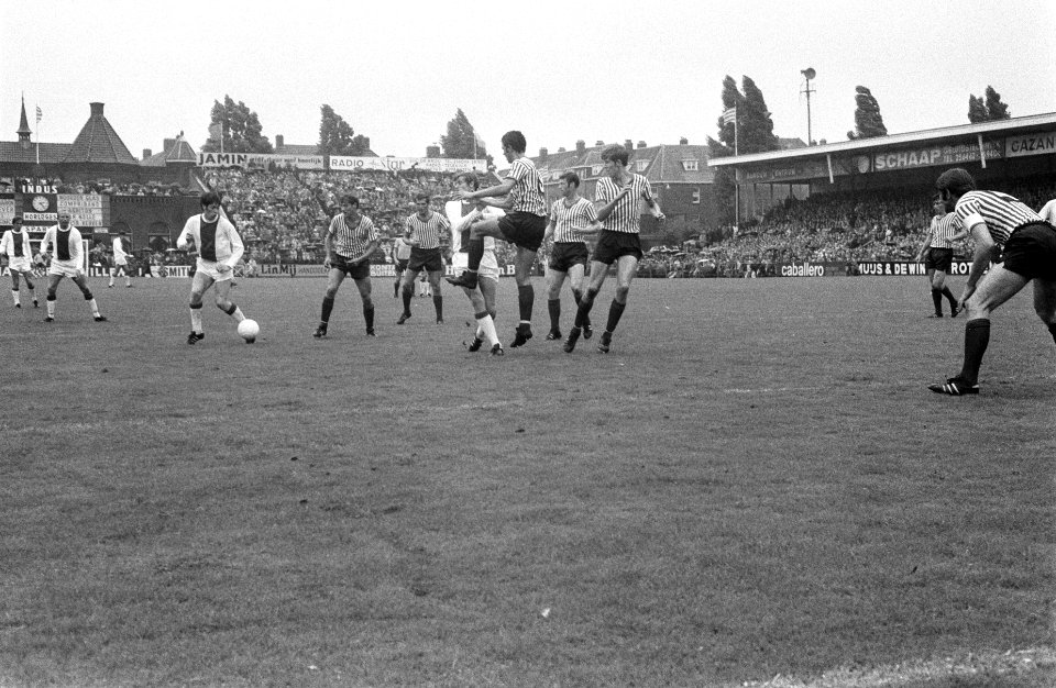 Sparta tegen Ajax 2-4, nr. 7 keeper Jan Van Beveren in actie, Bestanddeelnr 922-7309