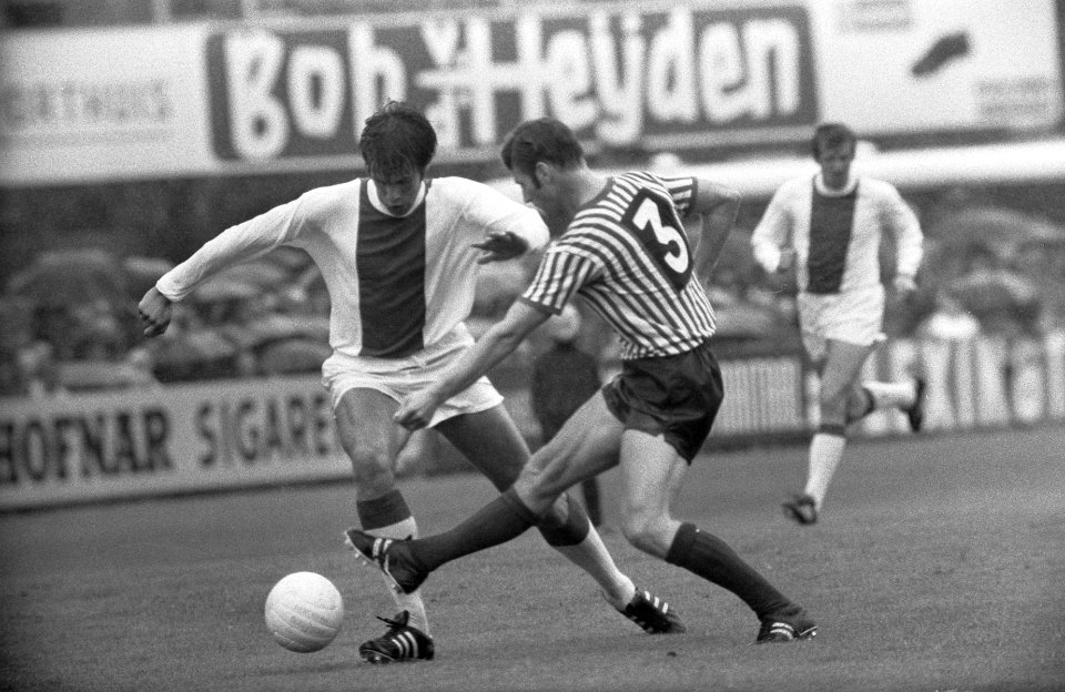 Sparta tegen Ajax 2-4, Dick Van Dijk in aktie, r. Walbeek, nr. 7 Krol i.a., Bestanddeelnr 922-7302