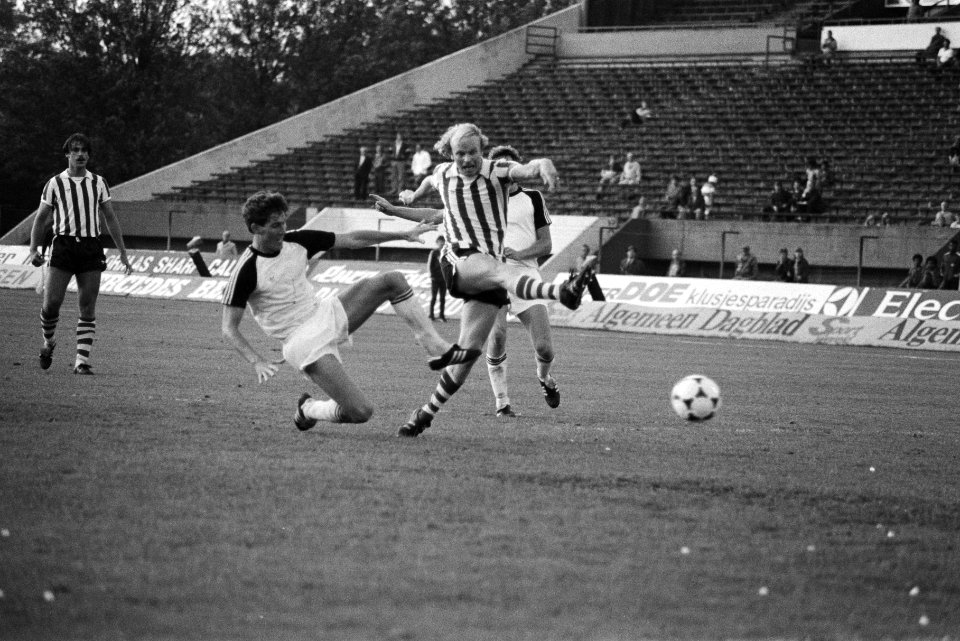 Sparta tegen Excelsior 5-2 nr. 30 Ruud Geels (in gestreept shirt) in actie, Bestanddeelnr 931-5291
