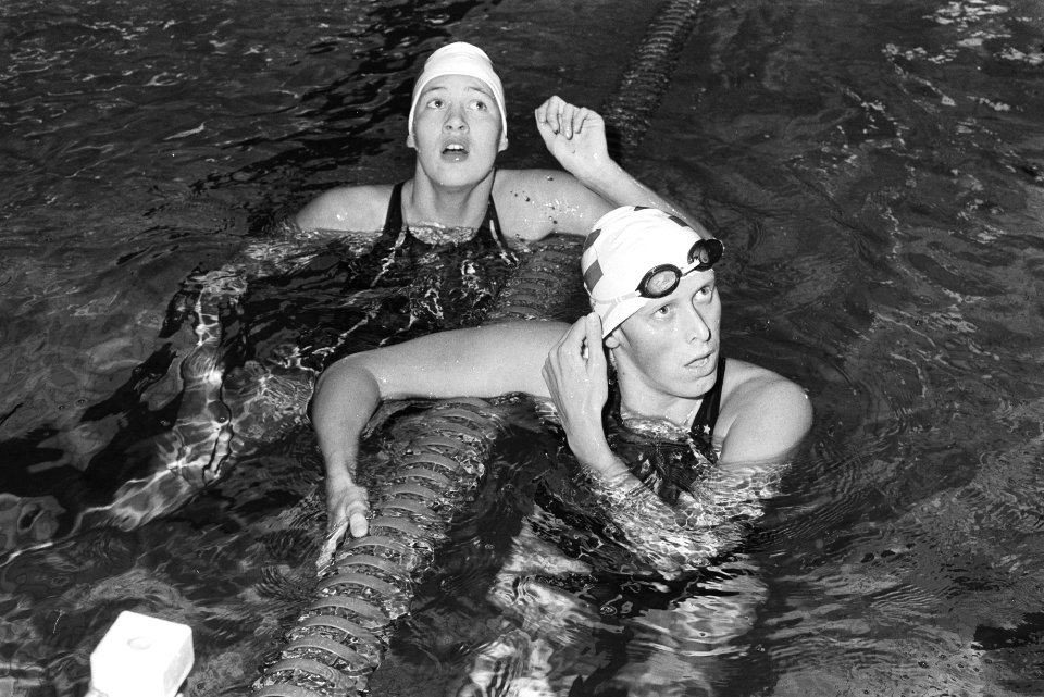 Speedo Meet zwemmen, nr. 3 Van Bentum na 200 m vrije slag, nr. 4 Verstappen en S, Bestanddeelnr 932-8466