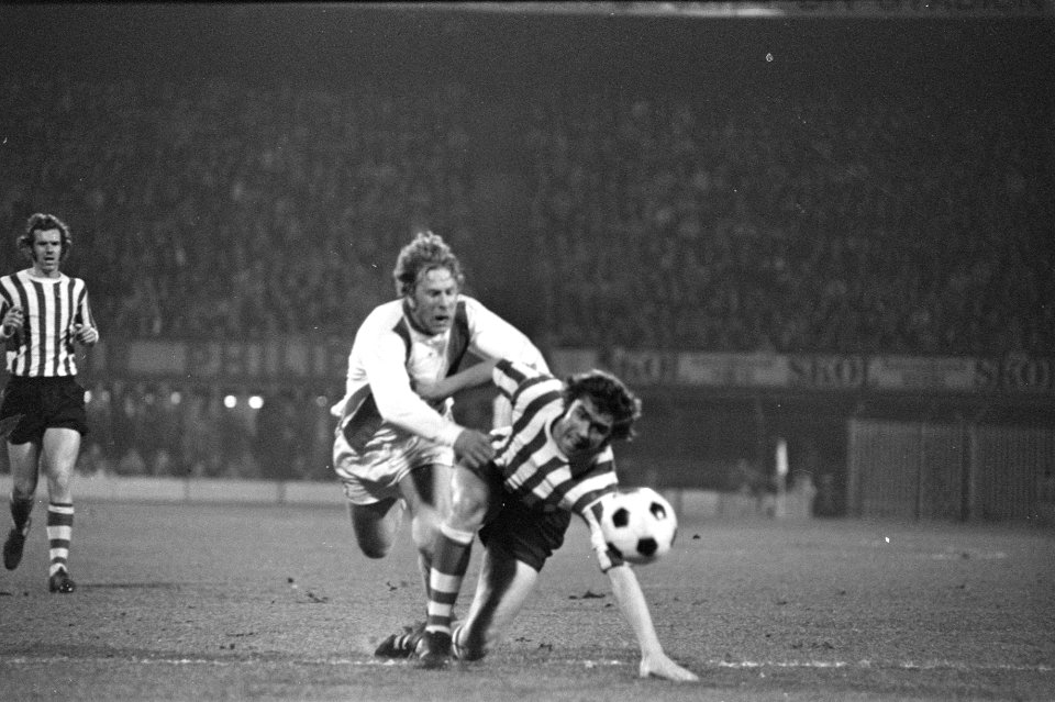Sparta tegen Den Haag 0-1, kwartfinale KNVB beker, Sjaak Roggeveen (links) in du, Bestanddeelnr 925-4598