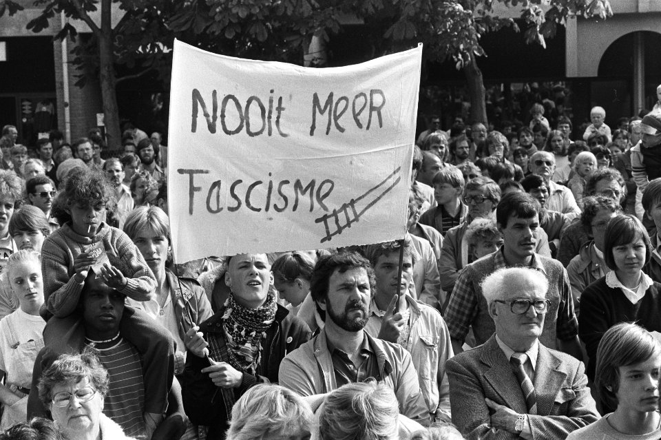 Spandoek Nooit meer fascisme, Bestanddeelnr 932-7118