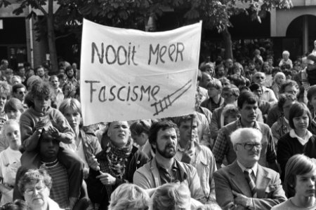 Spandoek Nooit meer fascisme, Bestanddeelnr 932-7118