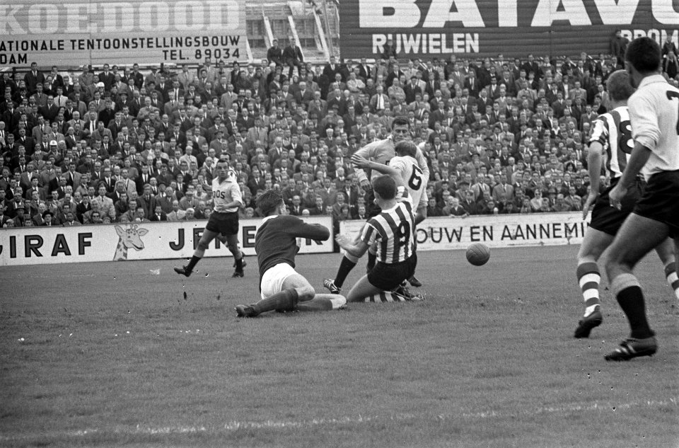 Sparta tegen DOS 1-3 Sparta in de aanval Westphaal, van Zoghel , van Miert , va, Bestanddeelnr 915-4753