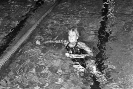 Speedo Meet zwemmen, Amersfoort Jolanda de Reuver na 200 meter rugslag, Bestanddeelnr 932-8468