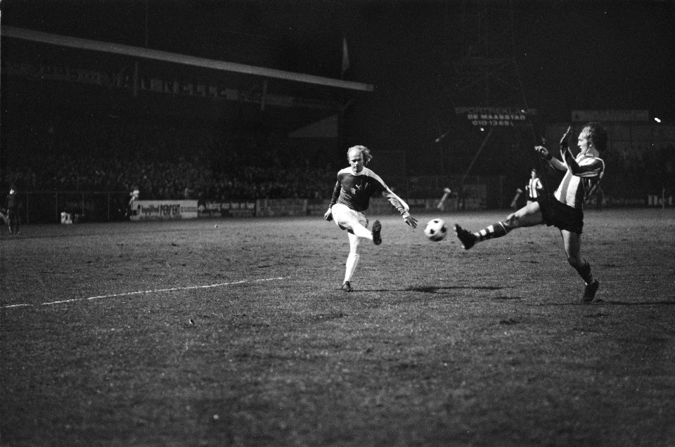 Sparta tegen Ajax, halve finale KNVB-beker Arnesen koopt voor Ajax 1-1, Ruud Ge, Bestanddeelnr 929-6371