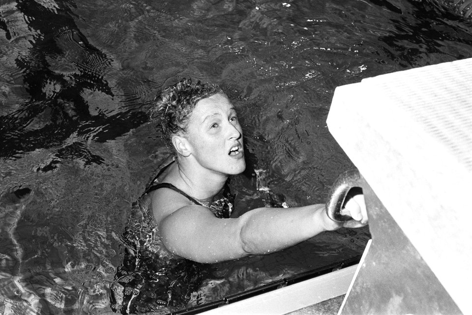 Speedo Meet zwemmen, Amersfoort nr. 17, 18 Conny van Bentum na 200 m vlinder, n, Bestanddeelnr 932-8469
