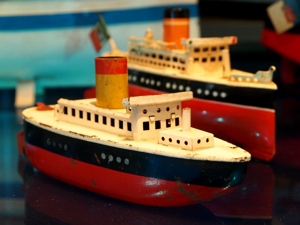Speelgoedmuseum Deventer, clockwork wind-up tin toy, ship