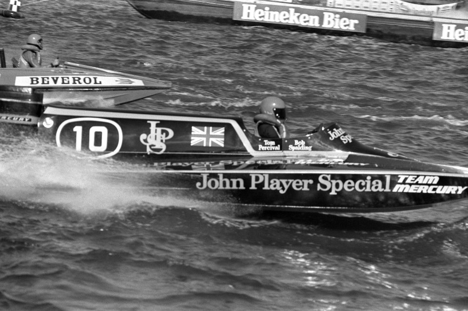 Speedboatraces drie uren van Amsterdam no 10 Tom Percival, Bestanddeelnr 928-1635