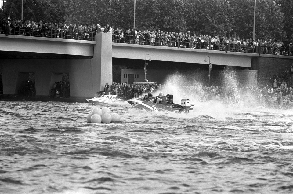 Speedbootrace Drie uren van Amsterdam op de Amstel, Bestanddeelnr 925-9048