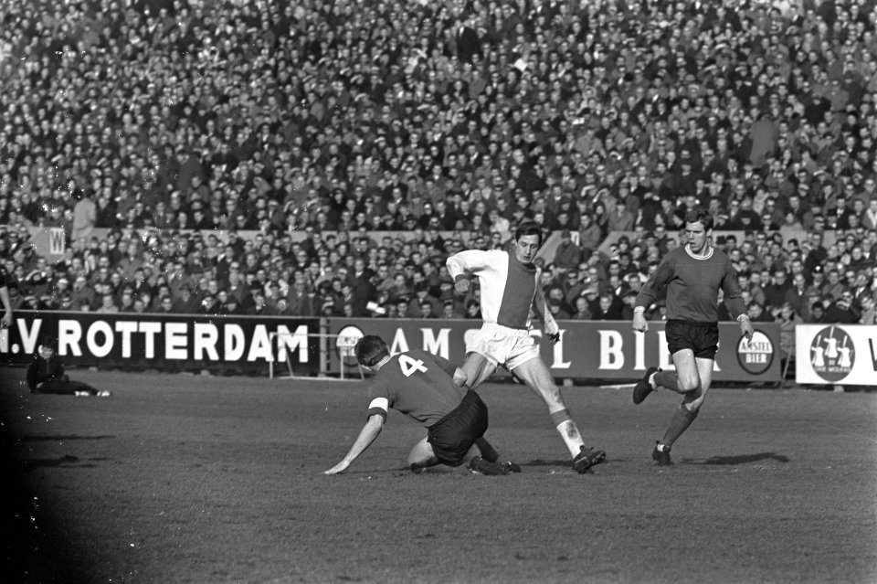 Sparta tegen Ajax 2-1, nummer 16 en 17 spelers bij Van Duivenbode, Bestanddeelnr 920-0600