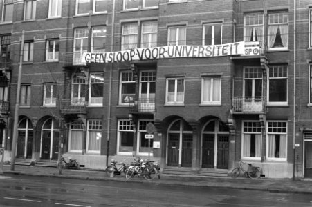 Spandoek in Sarphatistraat Amsterdam, Geen sloop voor Universiteit, Bestanddeelnr 926-0421