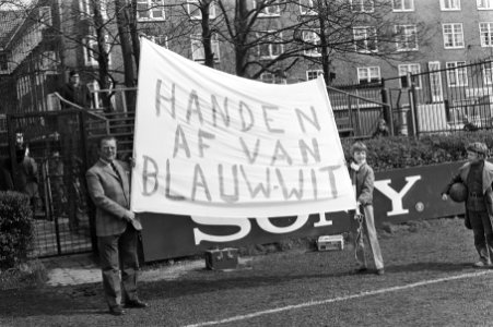 Spandoek tegen de fusie van Blauw-Wit met DWS, Bestanddeelnr 924-4022