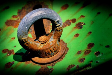 Round screw detail