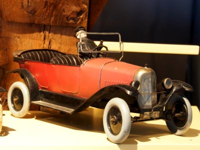Speelgoedmuseum Deventer, clockwork wind-up tin toy, Red Citroën