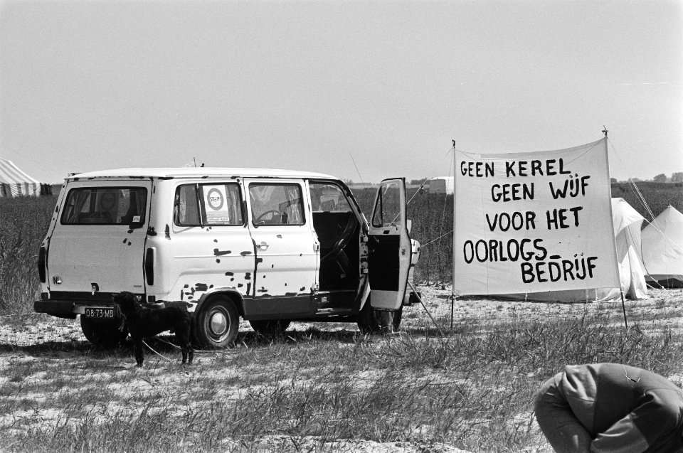 Spandoek Geen kerel, geen wijf voor het oorlogsbedrijf, Bestanddeelnr 932-6270