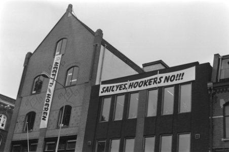 Spandoeken tegen hoertjes op de Ruyterkade Sail yes, Hookers no, Bestanddeelnr 933-3882