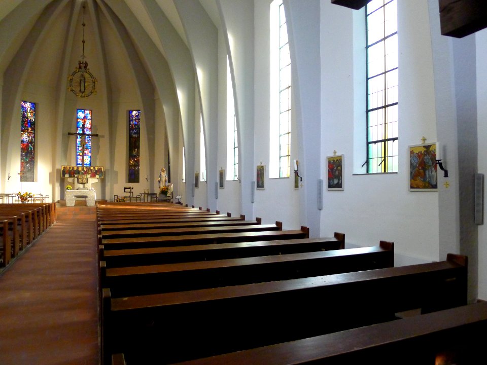St. Joseph-Kirche (Berlin-Siemensstadt) Kreuzwegstationen auf der Südseite