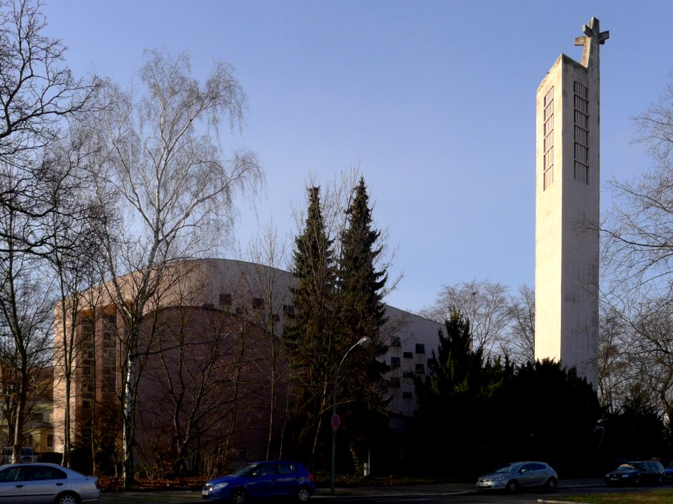 St. Judas Thaddäus (Berlin-Tempelhof) Kirchenschiff und Turm