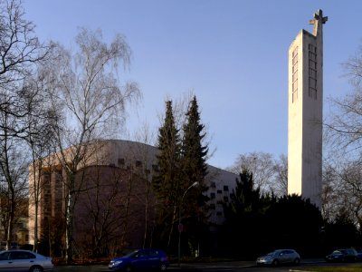 St. Judas Thaddäus (Berlin-Tempelhof) Kirchenschiff und Turm