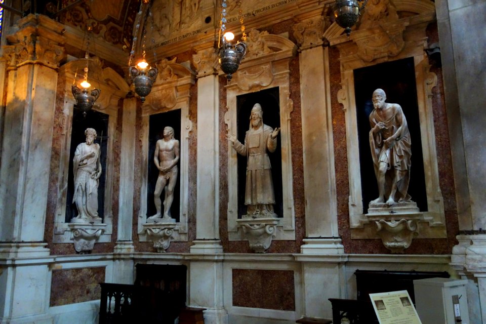 St. John the Baptist by Andrea Sansovino, early 1500s, and Adam, Zaccariah, and Habakkuk, by Matteo Cividali, second half of the 15th century, marble - San Lorenzo (Genoa) - DSC01926