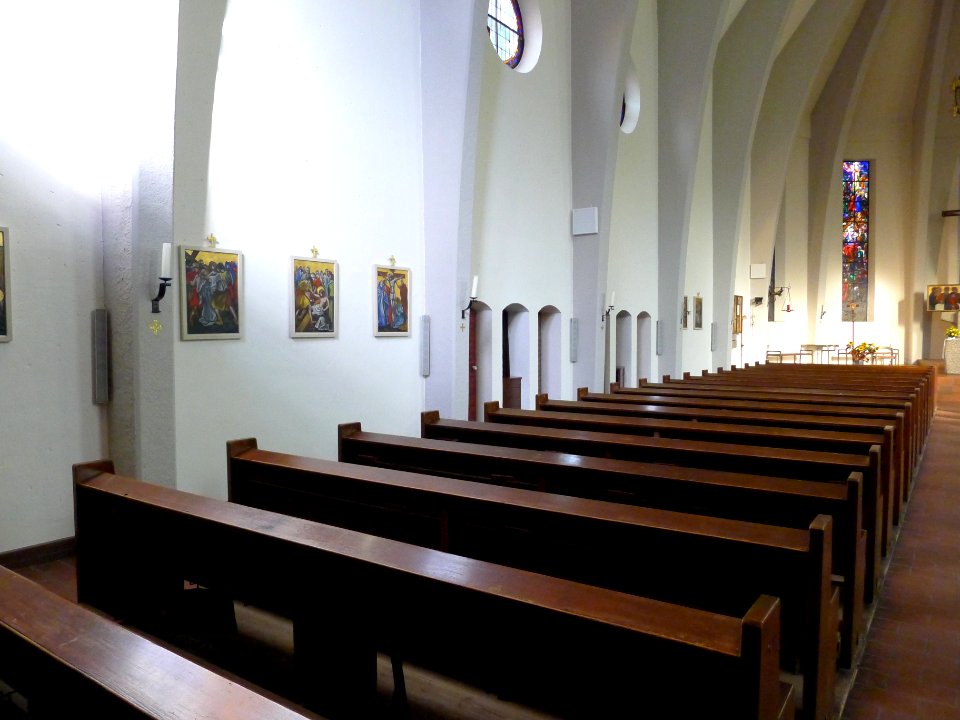 St. Joseph-Kirche (Berlin-Siemensstadt) Kreuzwegstationen auf der Nordseite