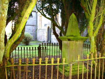 St. Leonard, Monyash, churchyard