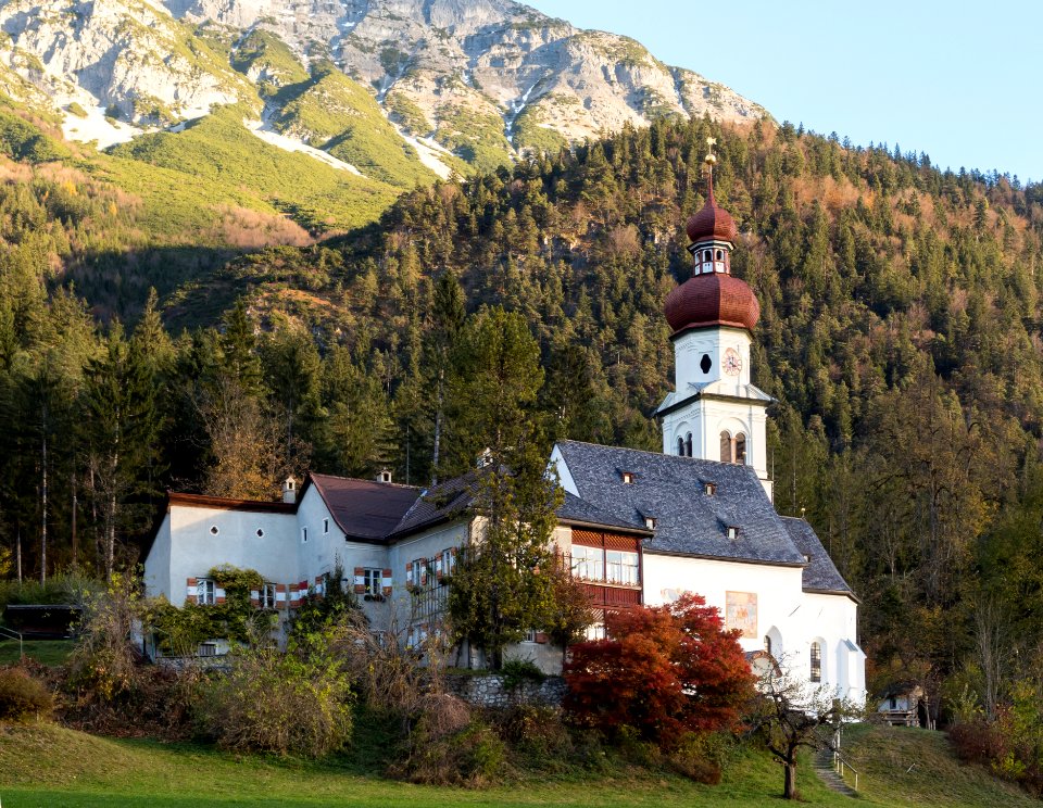 St. Martin in Gnadenwald, Kloster und Kirche