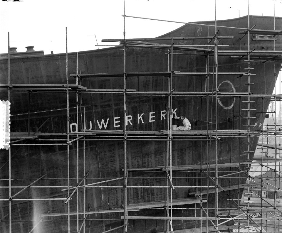Ss. Ouwerkerk op helling bij NDSM, Bestanddeelnr 906-3002