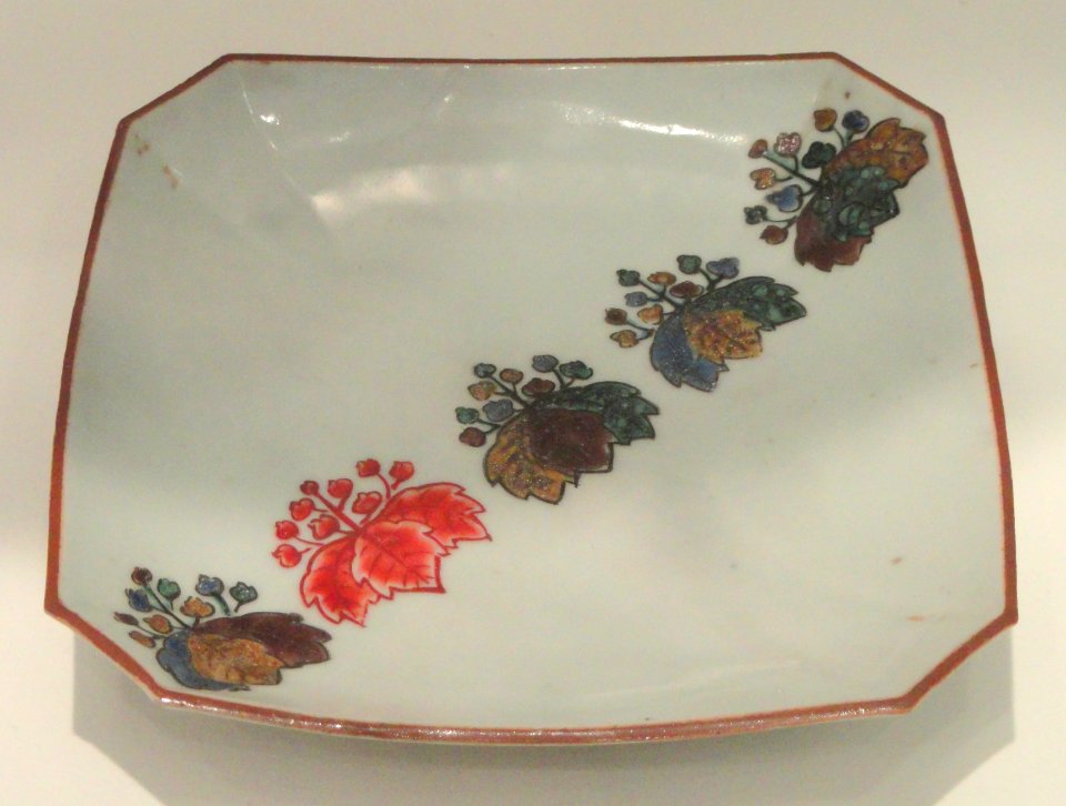 Square Dish with Paulownia Leaf Design, dated 1652, Arita, glazed porcelain, enamels - Gardiner Museum, Toronto - DSC00493