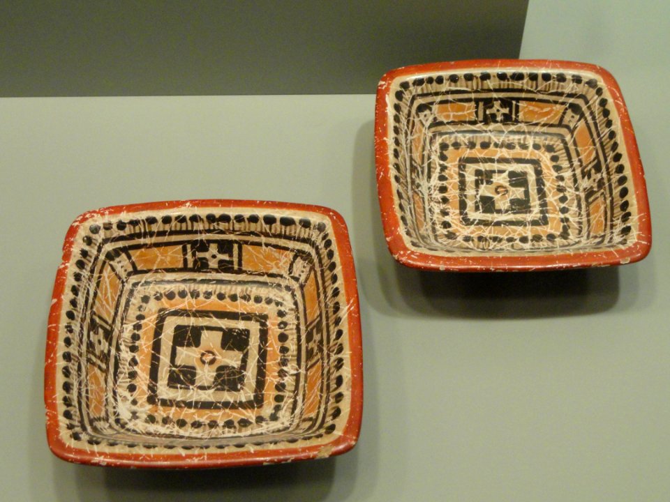 Square Dishes, 700-800 AD, Maya culture, northern Peten lowlands, Guatemala, earthenware with polychrome slips - Gardiner Museum, Toronto - DSC01161