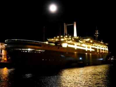SS Rotterdam by night pic03