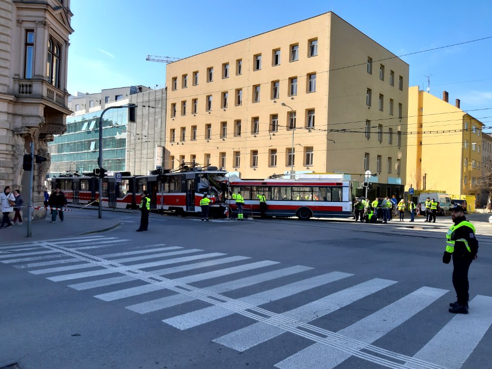 SRAZKA TRAMVAJE A TROLEJBUSU BRNO 20190401 9