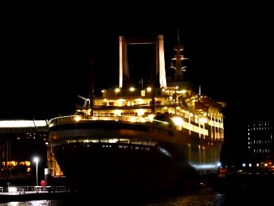SS Rotterdam by night pic01