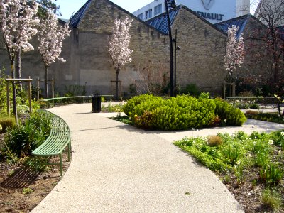 Square de l'Etendard, Courbevoie, France 01