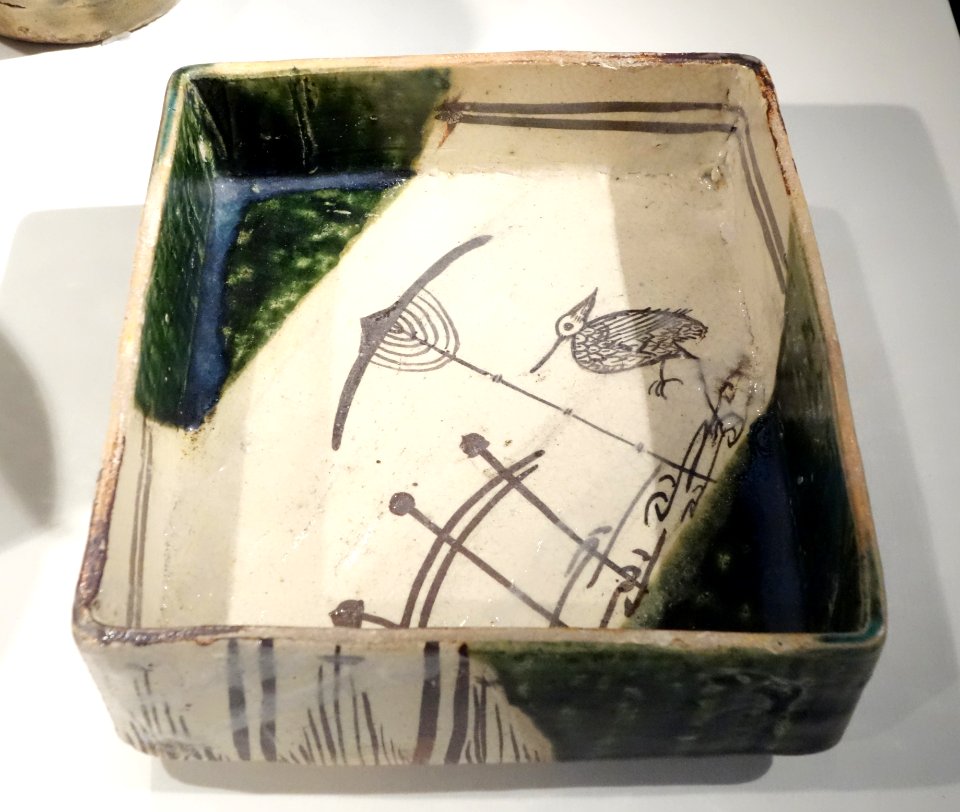 Square dish with bird design, Japan, Mino region, Gifu, approx. 1573-1615 AD, Ao-Oribe ware, stoneware with iron-oxide decoration under copper-oxide glaze - Asian Art Museum of San Francisco - DSC01499