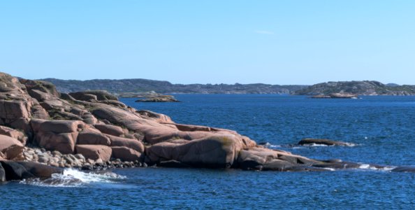 Stångehuvud red granite cliffs 11