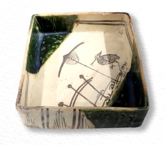 Square dish with bird design, Japan, Mino region, Gifu, approx. 1573-1615 AD, Ao-Oribe ware, stoneware with iron-oxide decoration under copper-oxide glaze - Asian Art Museum of San Francisco - DSC01499 retouch