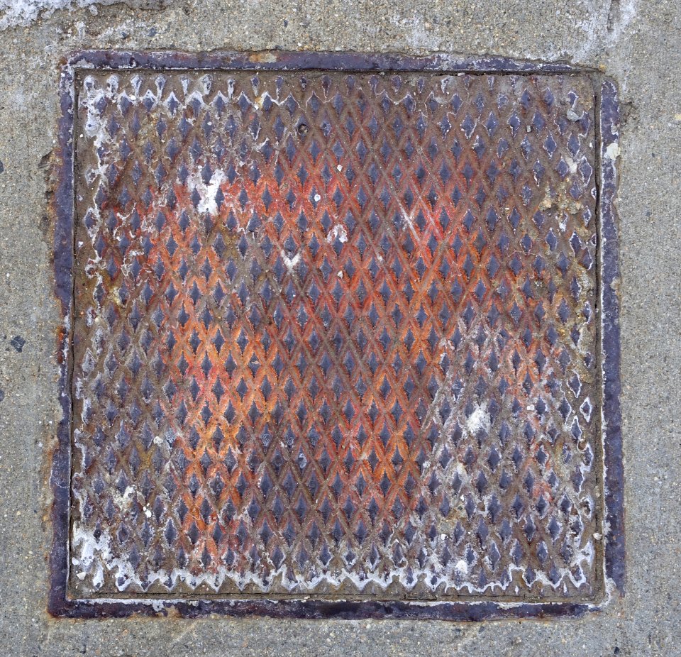 Square diamonds - streethole cover - Cambridge, MA - DSC02504