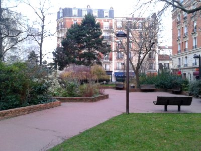 Square Villebois-Mareuil 04
