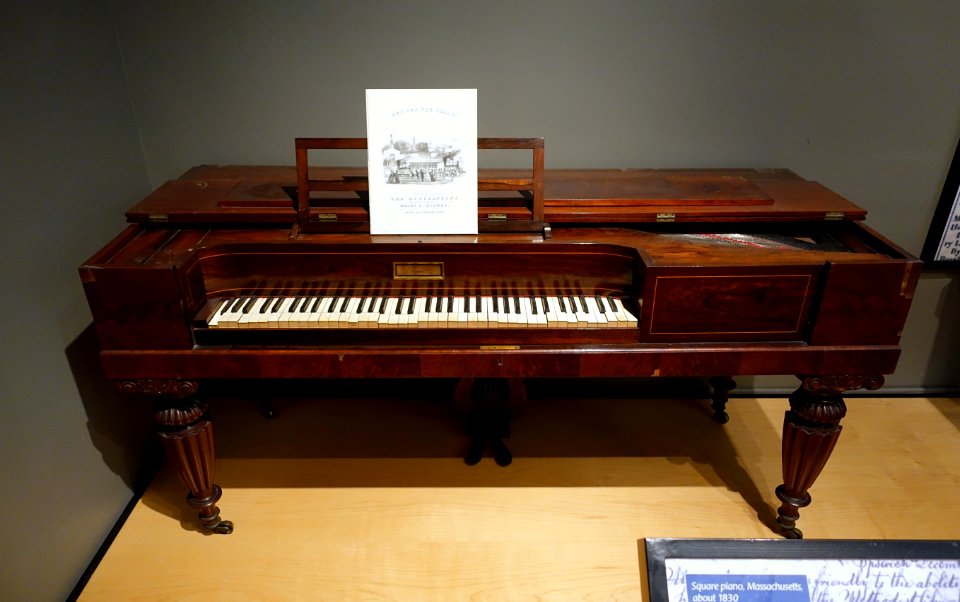 Square piano, Chickering, c. 1830 - National Museum of American History - DSC00078