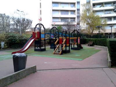 Square Villebois-Mareuil 03