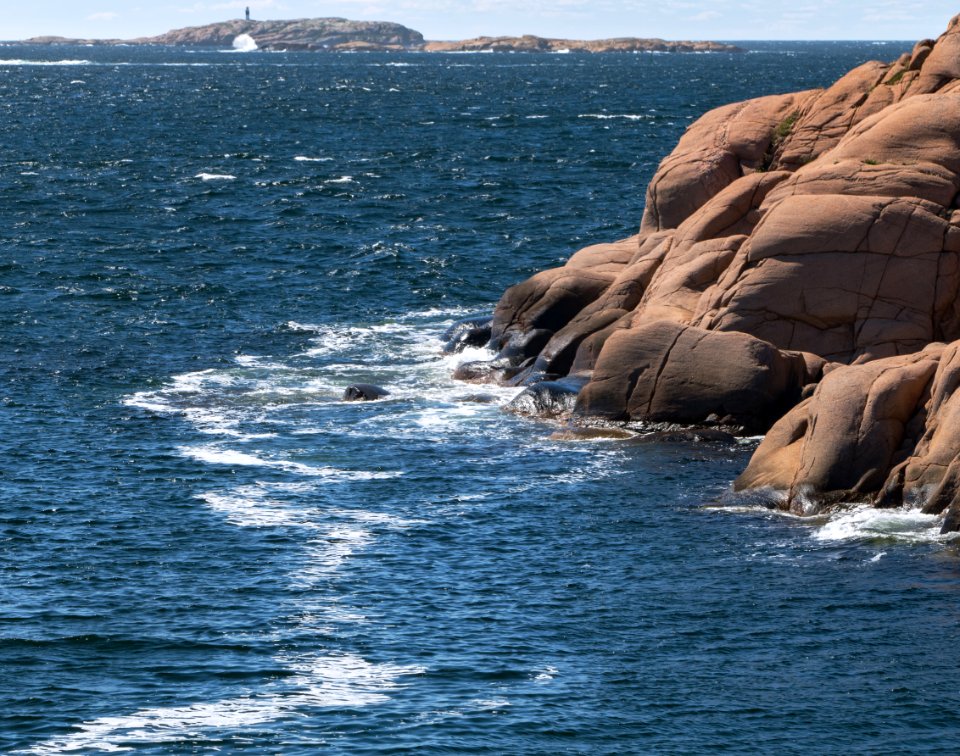 Stångehuvud red granite cliffs 16