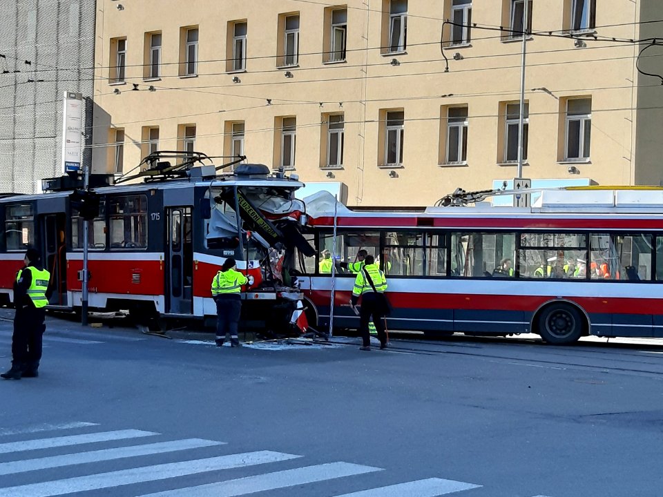 SRAZKA TRAMVAJE A TROLEJBUSU BRNO 20190401 11