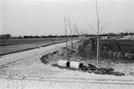 Sportparken, aanleggen, sintelbanen, Bestanddeelnr 170-0305