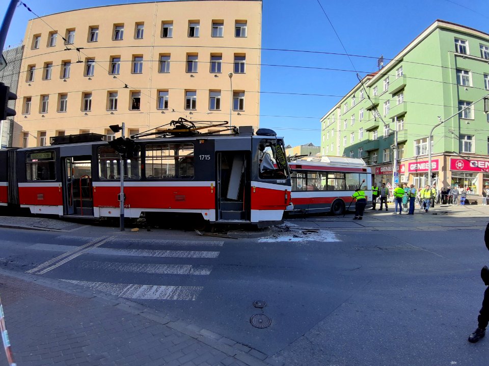 SRAZKA TRAMVAJE A TROLEJBUSU BRNO 20190401 13
