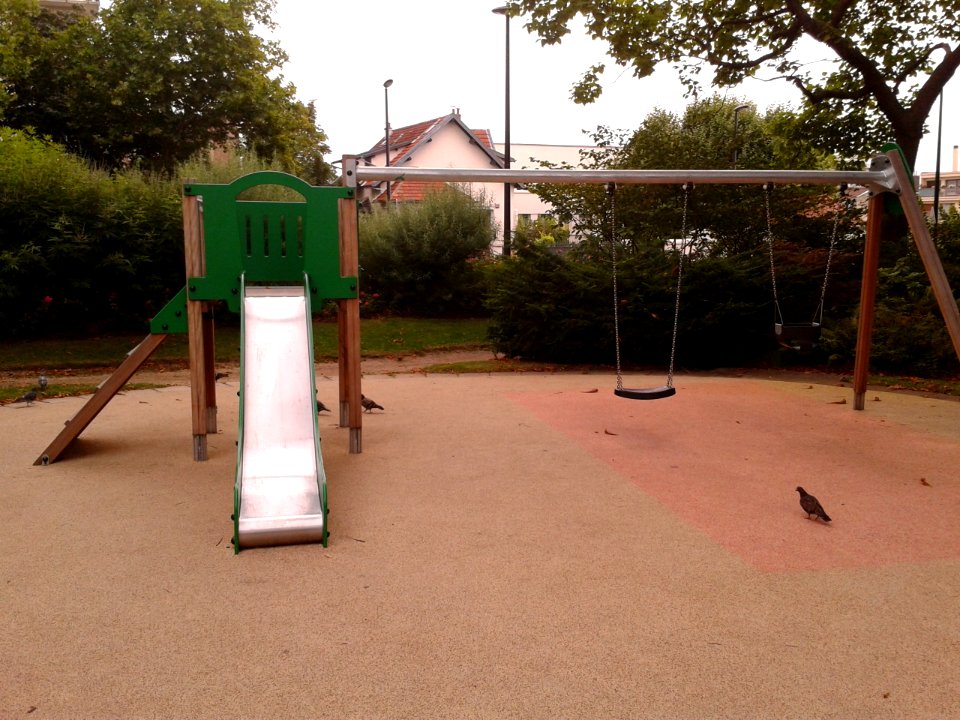Square Jean Mermoz, Courbevoie 01