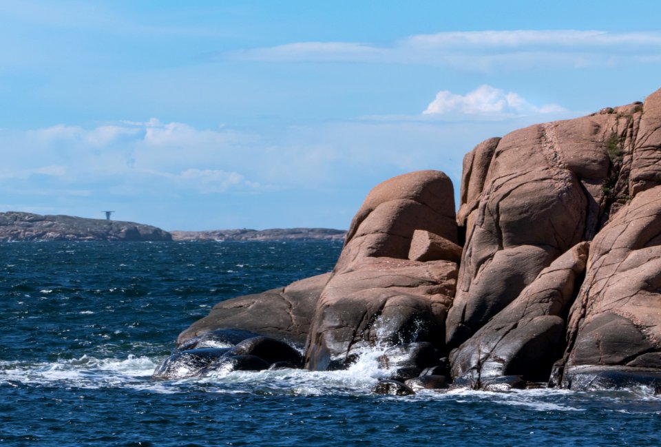 Stångehuvud red granite cliffs 03