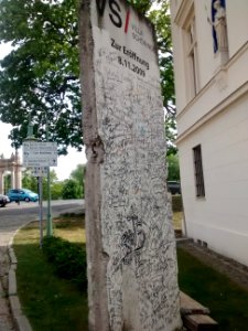 Stück Berliner Mauer (Villa Schöningen)